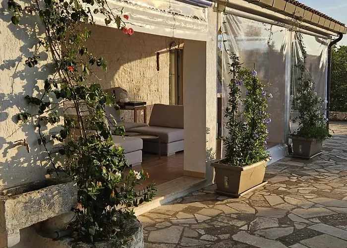 Cristian Вилла *